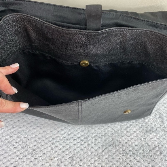 Black Unisex Genuine Pebbled Leather Flap Closure Messenger Crossbody Bag‎ - Picture 6 of 16